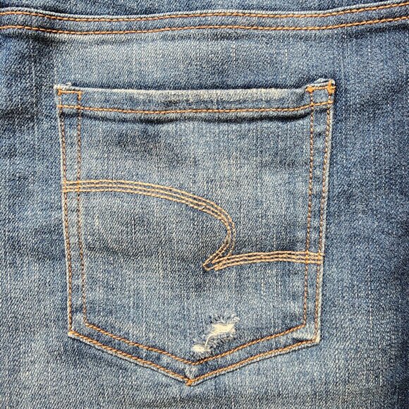 Time And Tru Mid-Rise Rolled Ripped Shorts Size 8 - Picture 11 of 11